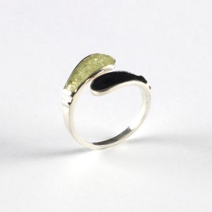 Anillo plata y lava