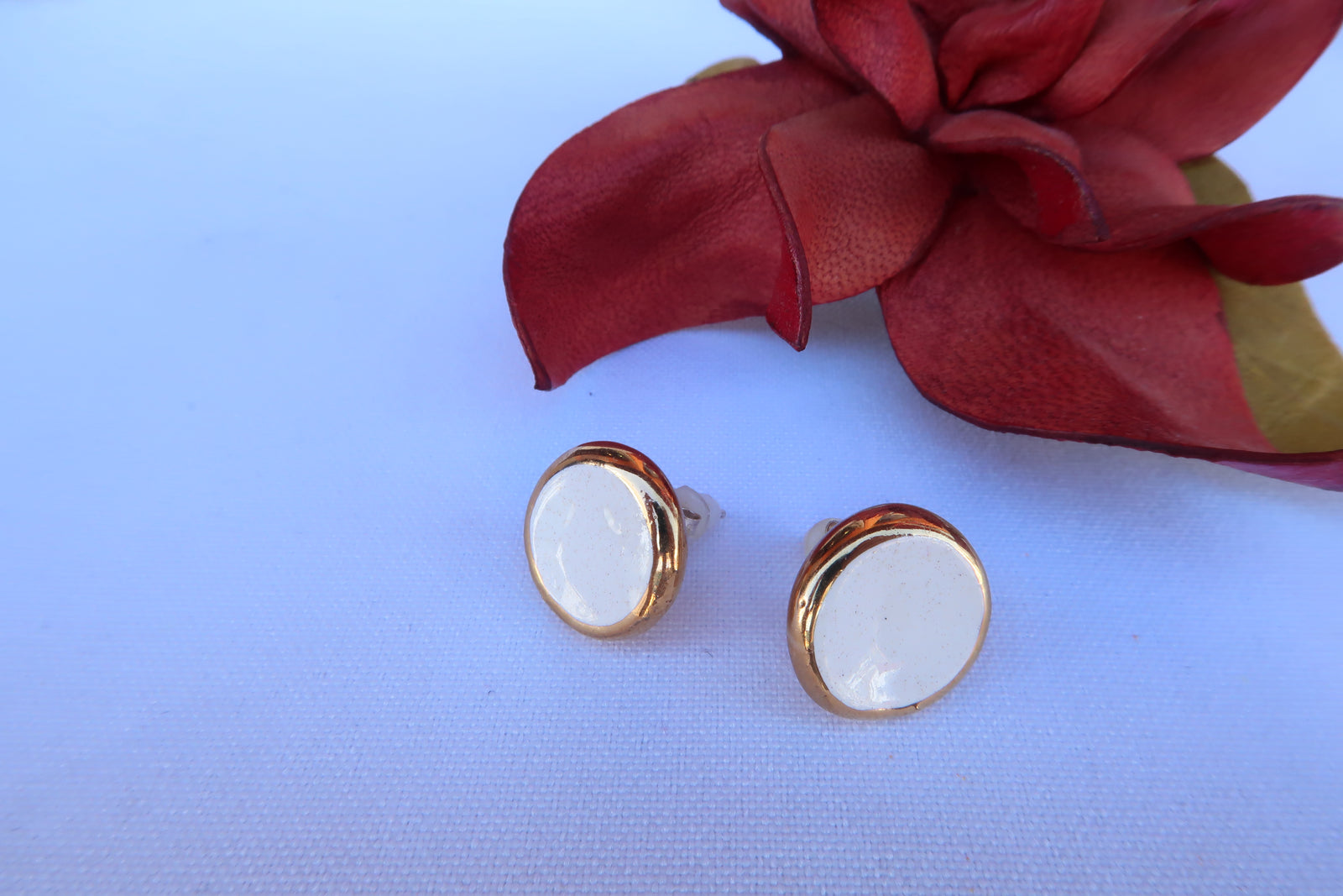 Pendiente dormilona grande ceramica y oro