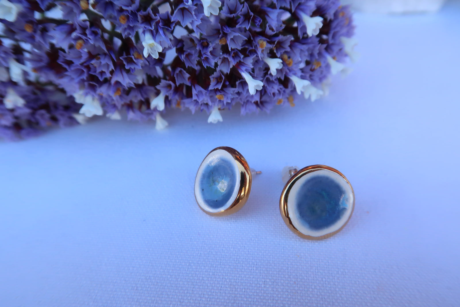 Pendiente dormilona grande ceramica y oro