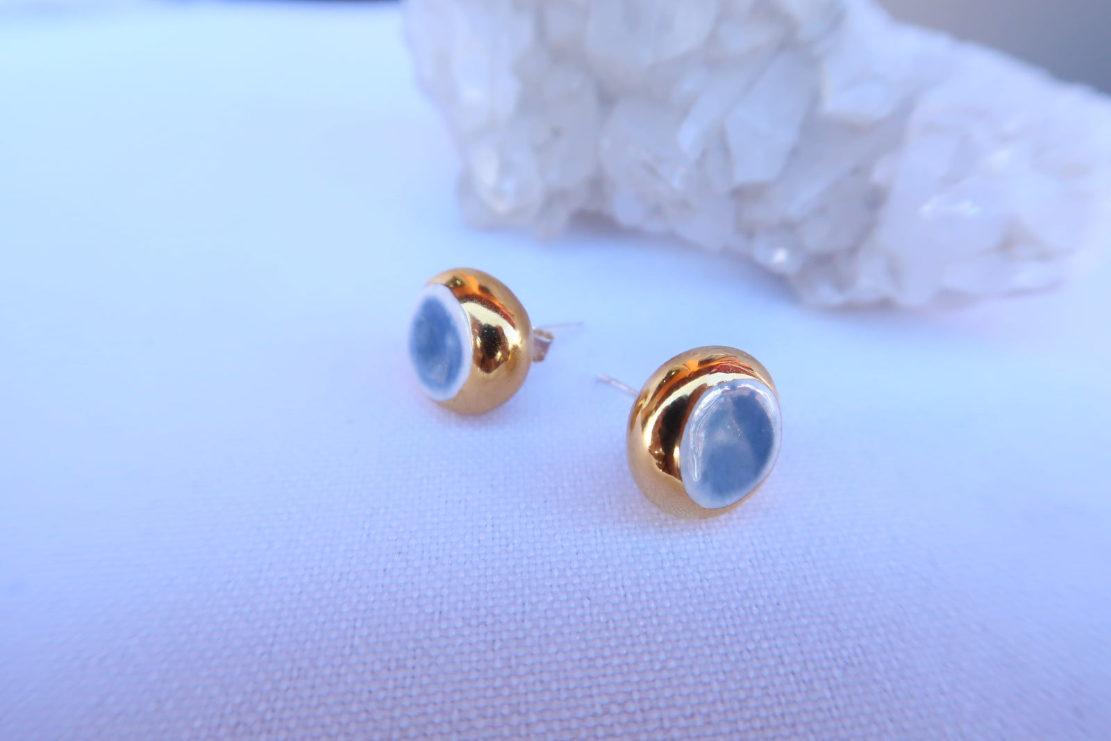 Pendiente dormilona pequeña ceramica y oro