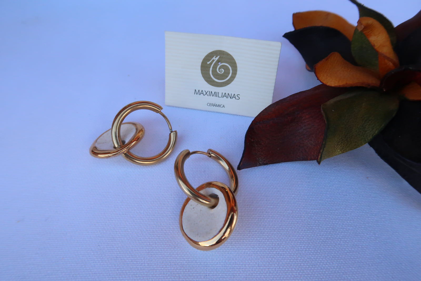 Pendiente argolla pequeña ceramica y oro