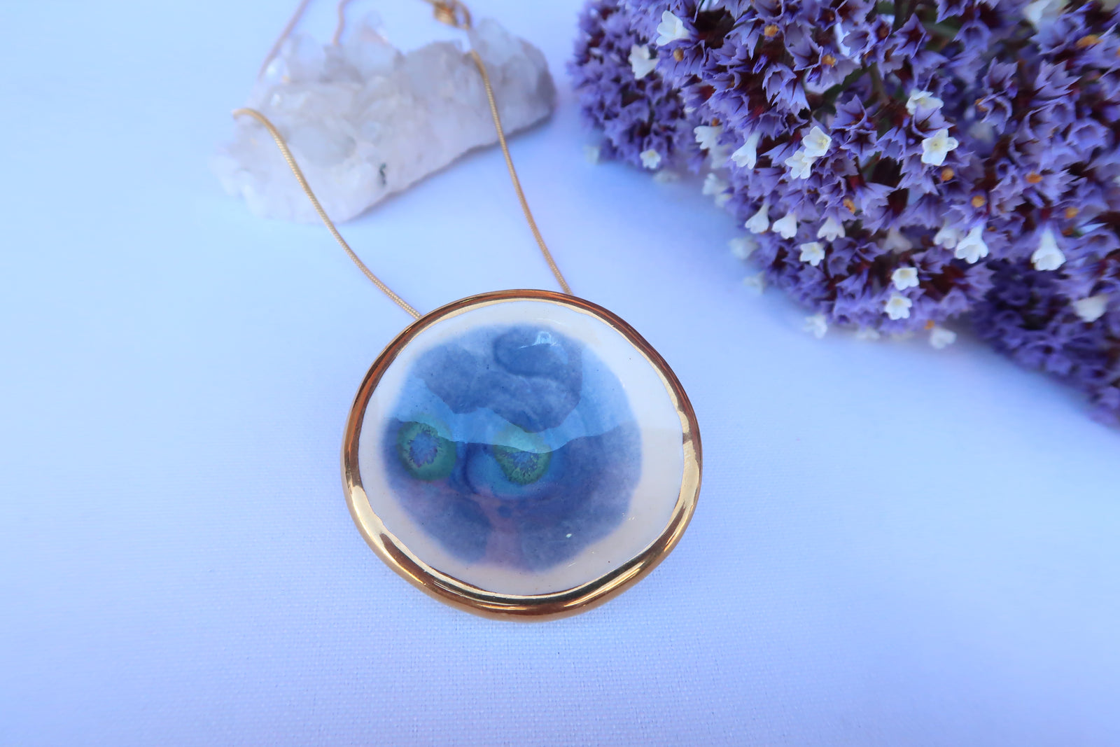 Collar redondo  ceramica y oro